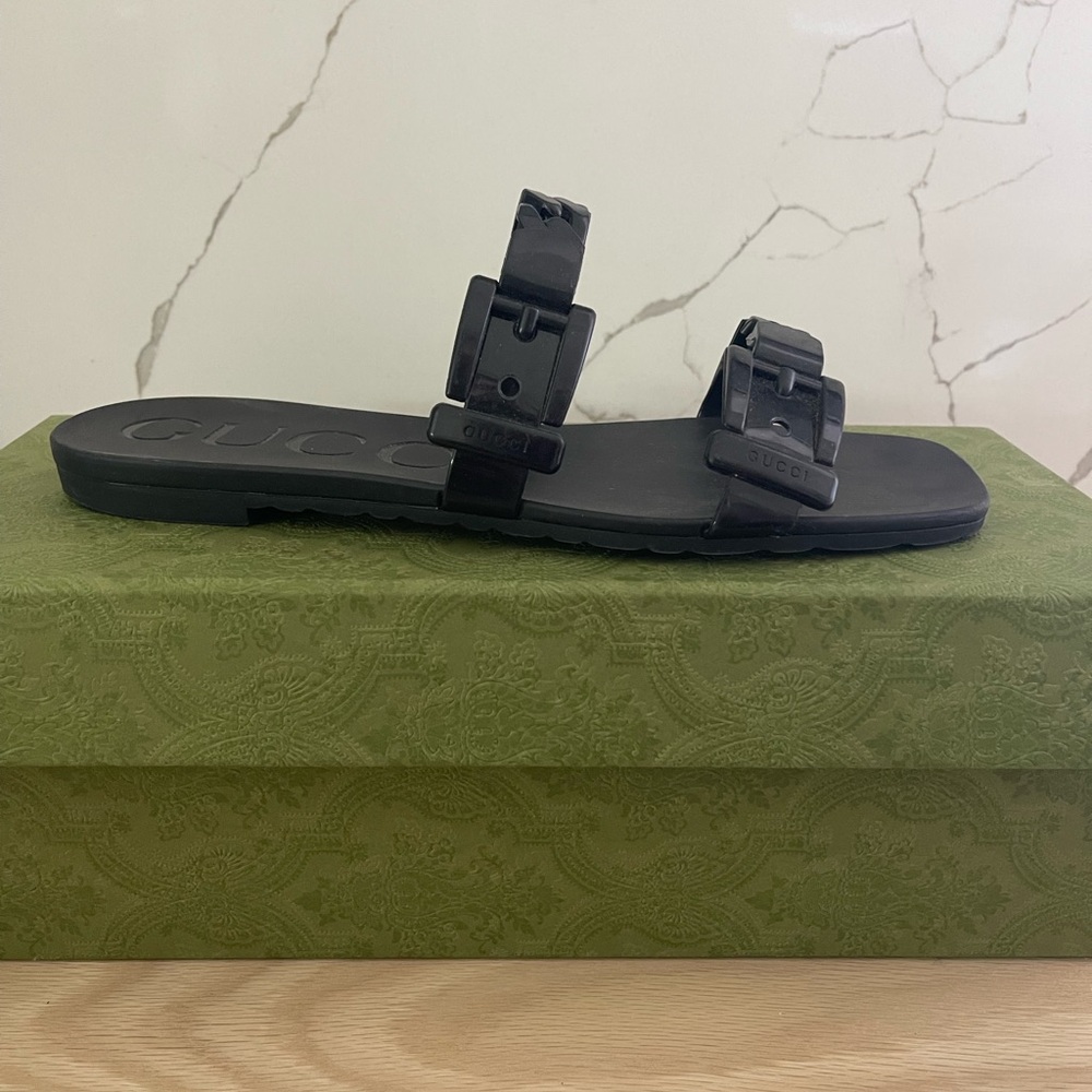 GUCCI Women’s Rubber Slide Sandal - Black